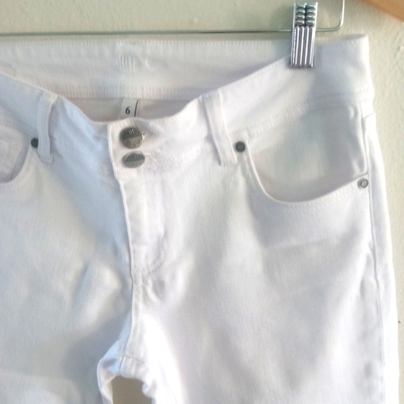 ❌❌SOLD❌❌ Kut From The Kloth Cuffed White Capri Jeans | 6 NWOT - Picture 3 of 10